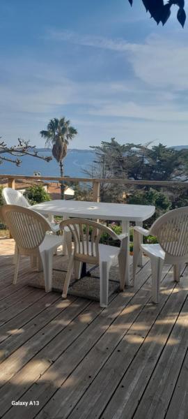 F3 RDC villa vue mer 180 face à la pointe de Giens
